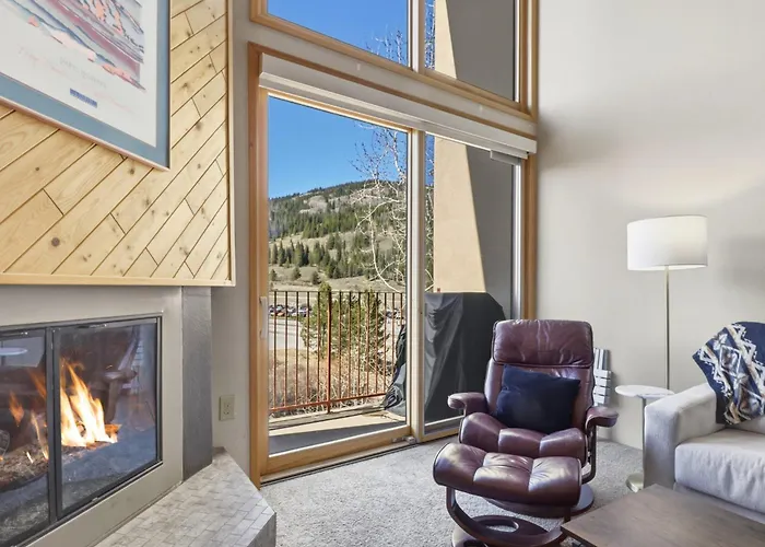 She305 Summit House East Apartment *