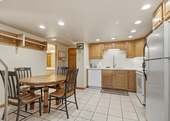 She305 Summit House East