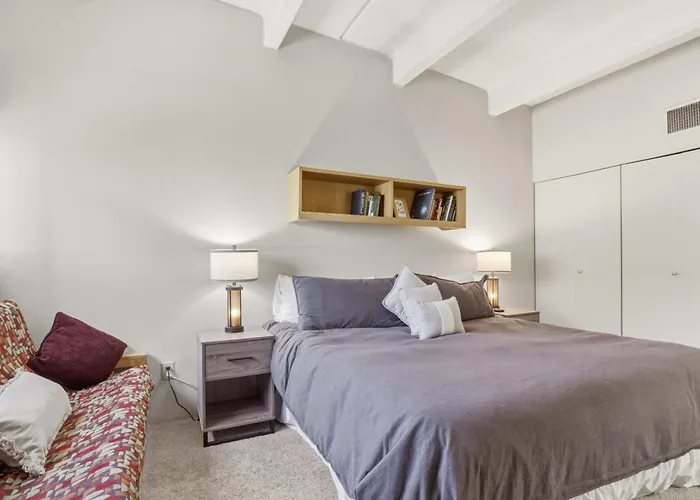 Apartment She305 Summit House East