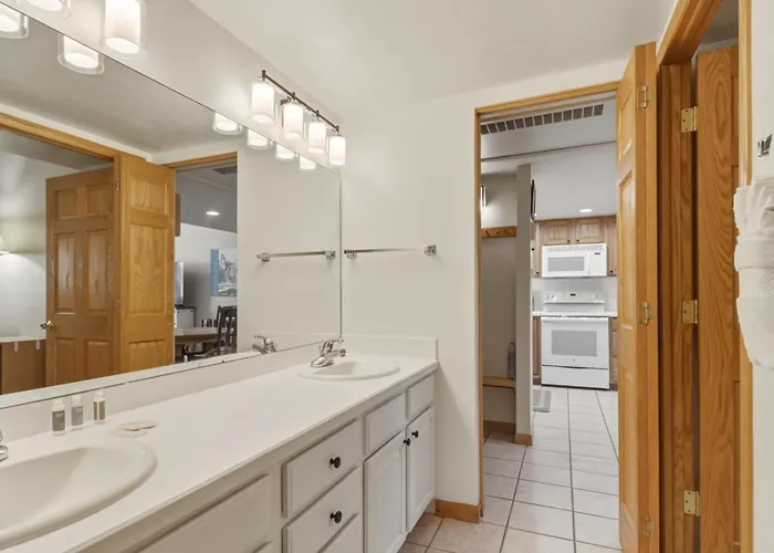 She305 Summit House East *