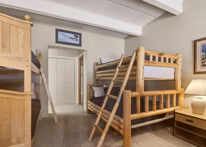Apartment She305 Summit House East *