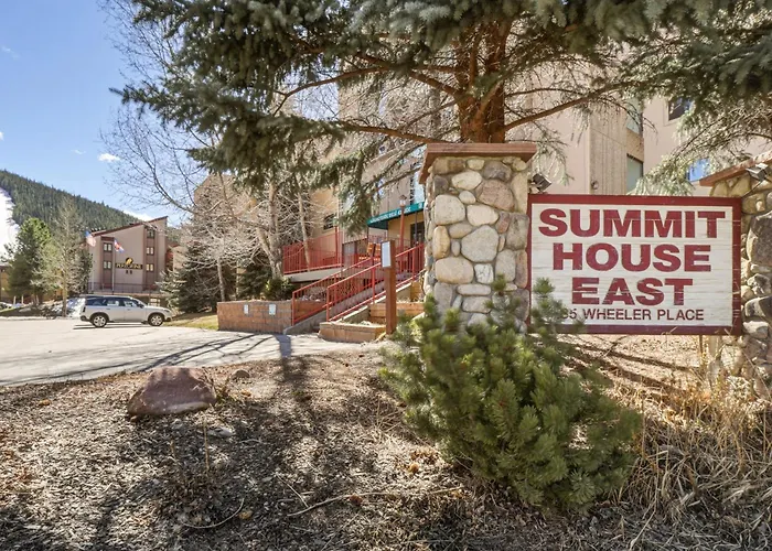 Apartment She305 Summit House East *